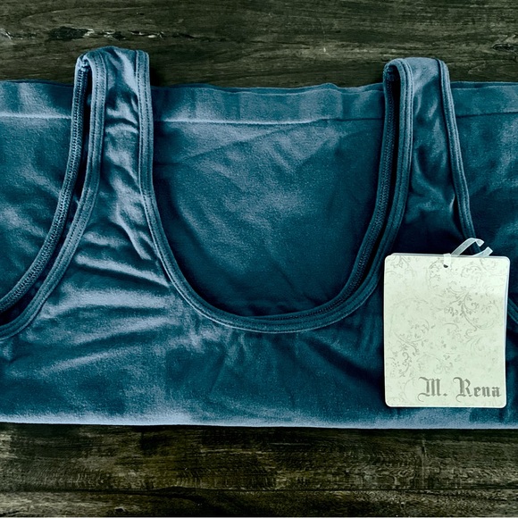 It’s all about blue and green today……super groovy stretch tanks - Picture 3 of 9